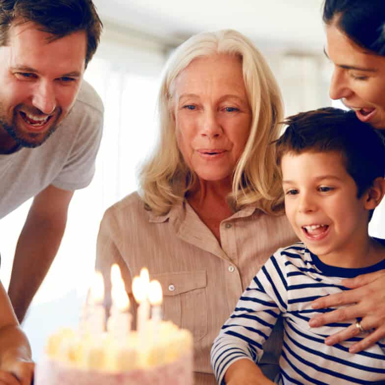 Lebenfreude Familie mit Tinnitus-Noiser