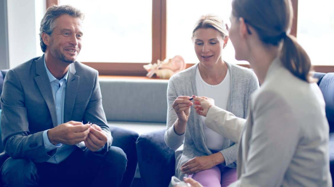 Hörgeräte anpassen beim audibene Partnerakustiker
