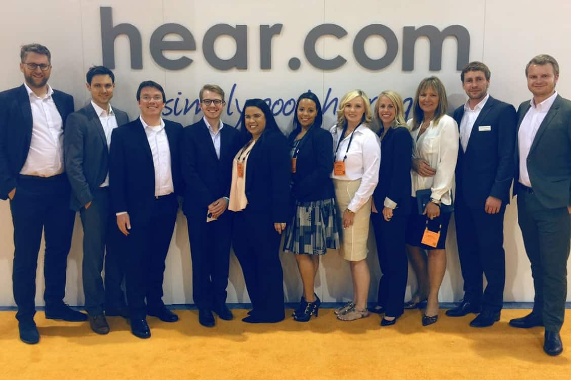 audibene expandiert in die USA -Gruppenbild von der AAA Messe